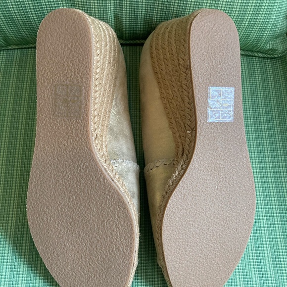 NIB Jack Rogers Gold Palmer Wedge Espadrilles - Picture 3 of 3
